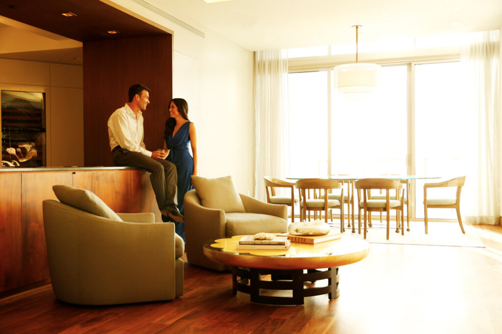 Couple-in-penthouse-talking